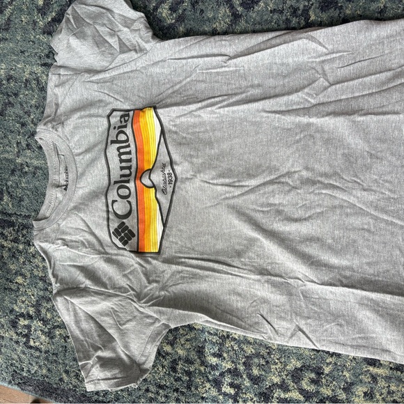 Columbia Gray Graphic T-Shirt - Picture 1 of 4